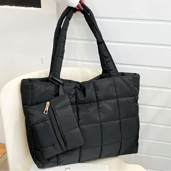 Elegant Black Quilted Shoulder Bag with Pouch - Picture 1 of 7